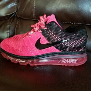 NEED TO SELL🔥2017 Nike Airmax Size 5 in Womens🔥